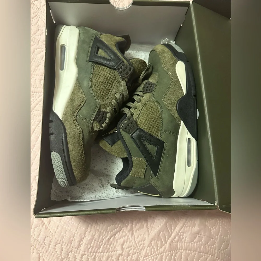 Jordan 4 SE craft medium olive